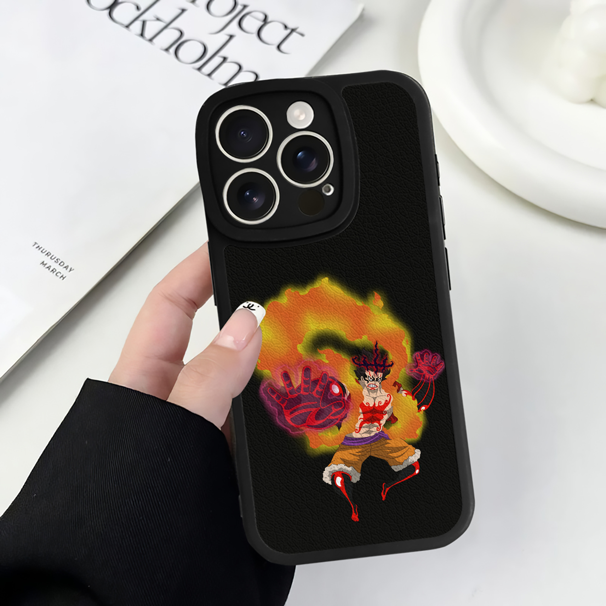 （画像用） ワンピース モンキー・D・ルフィ ONE PIECE Monkey D. Luffy 【iPhone 16シリーズ対応】シリコンスマホケース（レザー調） 材質：シリコン